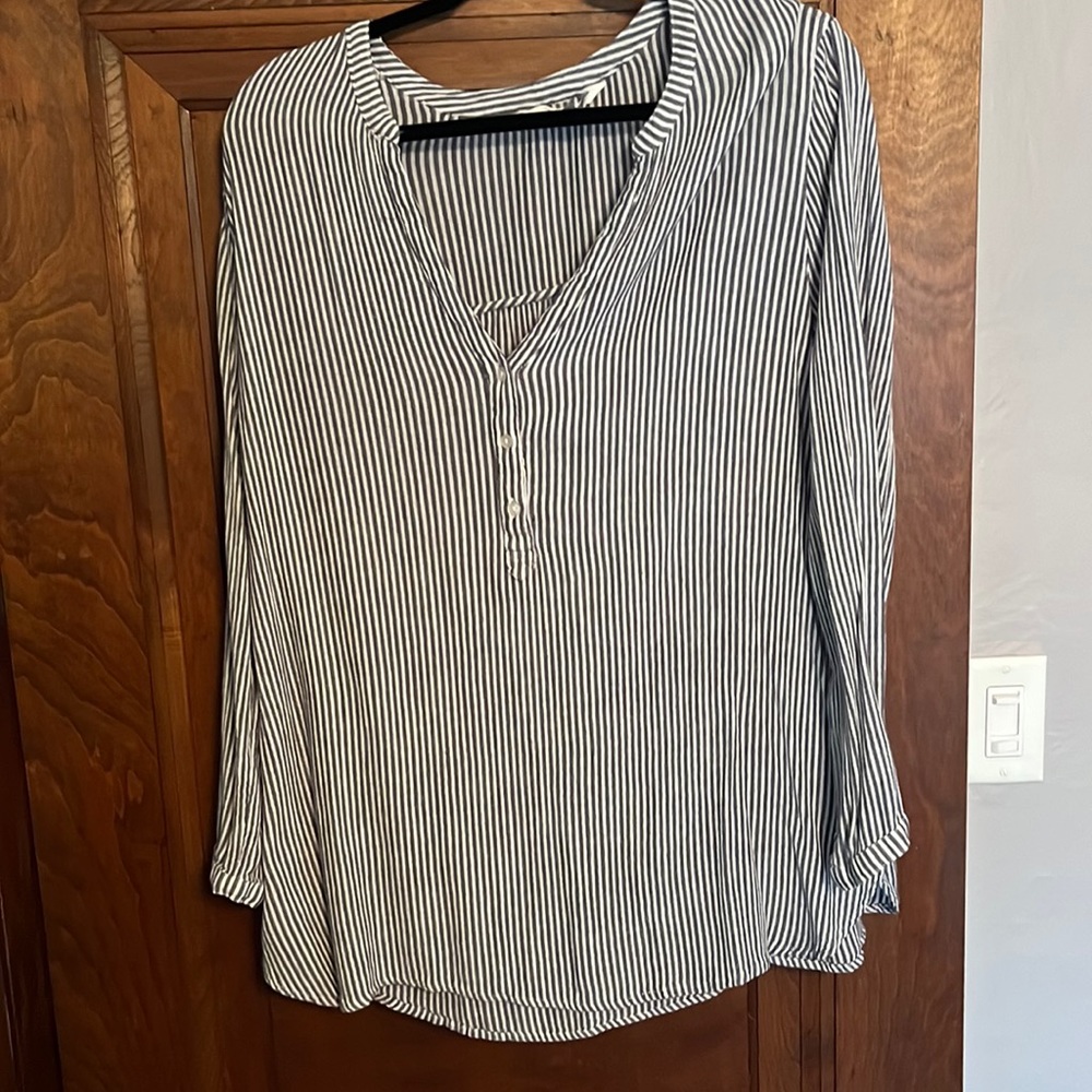 Long sleeve blue and white striped flowy top